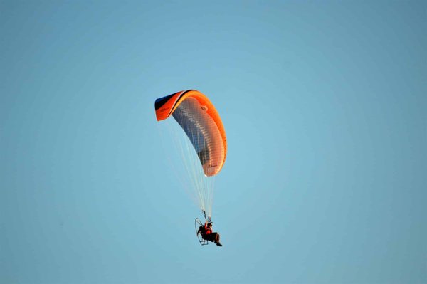 Découvrez les joies du parapente : Envolez-vous vers l'aventure !